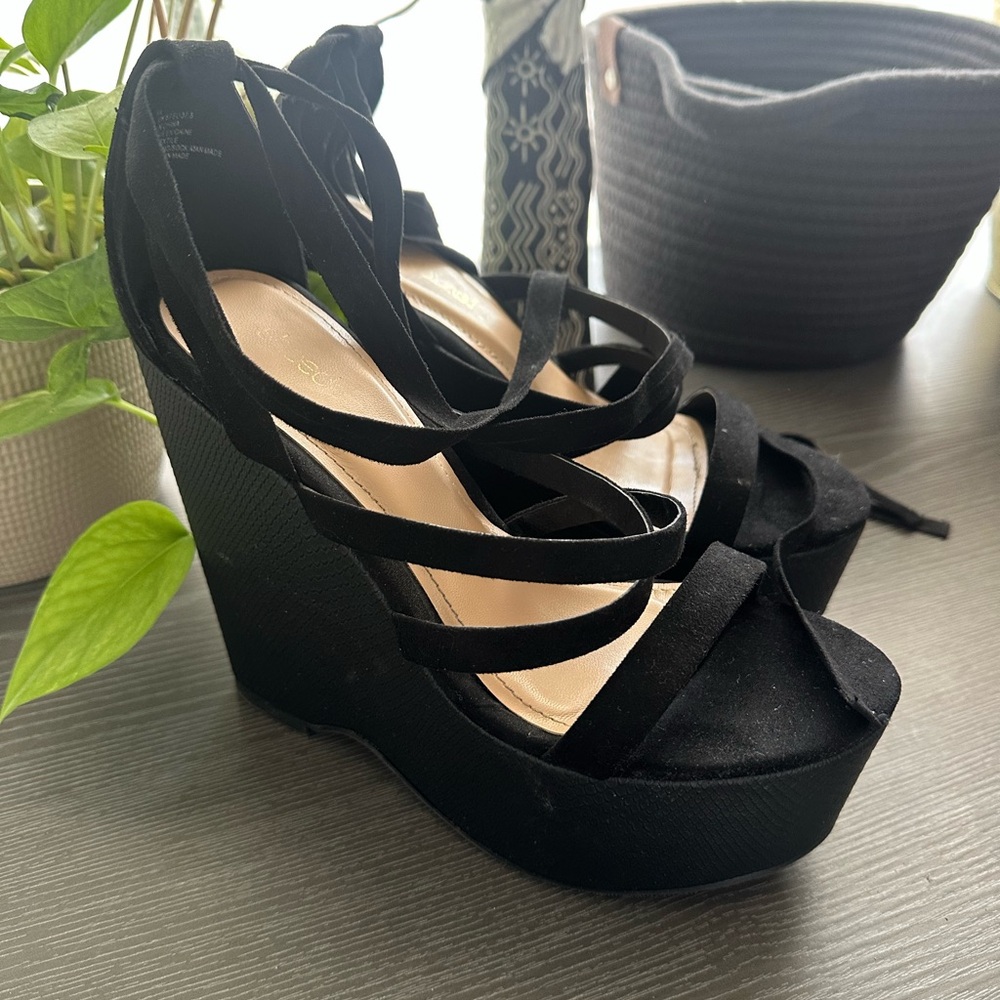 Elegant Black Strappy Wedge Sandals
